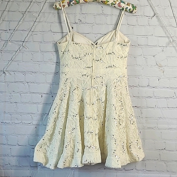 B. SMART White Floral Lace Sequin Mini Summer Dress Juniors Size 9 - Picture 11 of 16